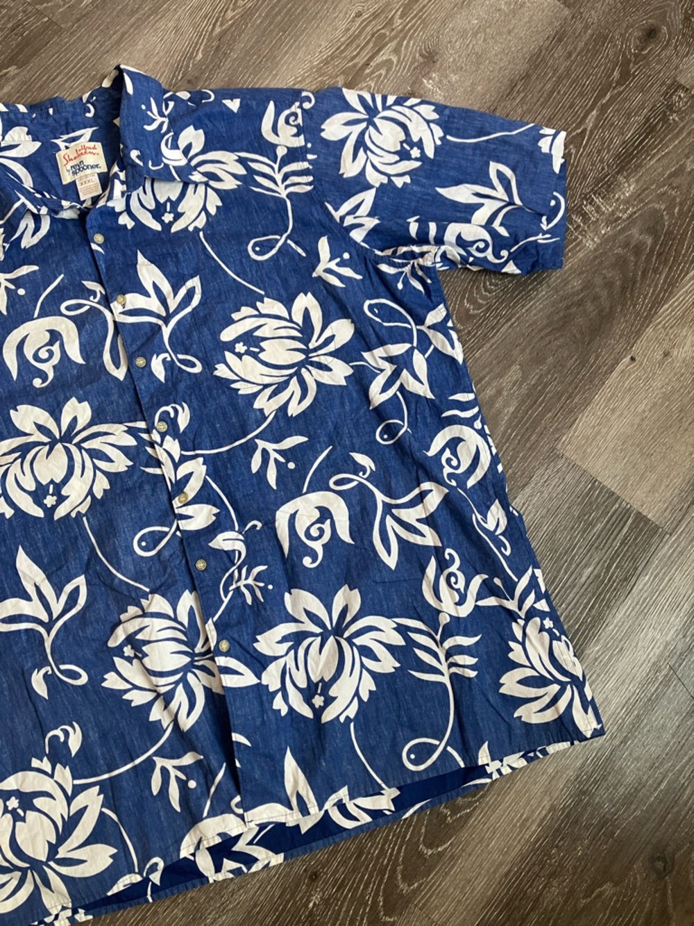 Alfred Shaheen and Reyn Spooner Blue and White Floral Camp Shirt - Picture 8 of 11